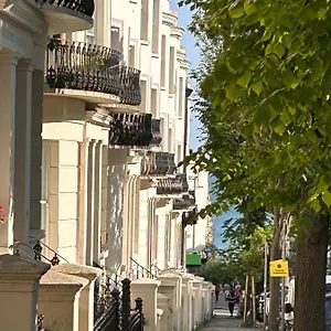 Modern 2-bed Flat Near To Seafront Brighton